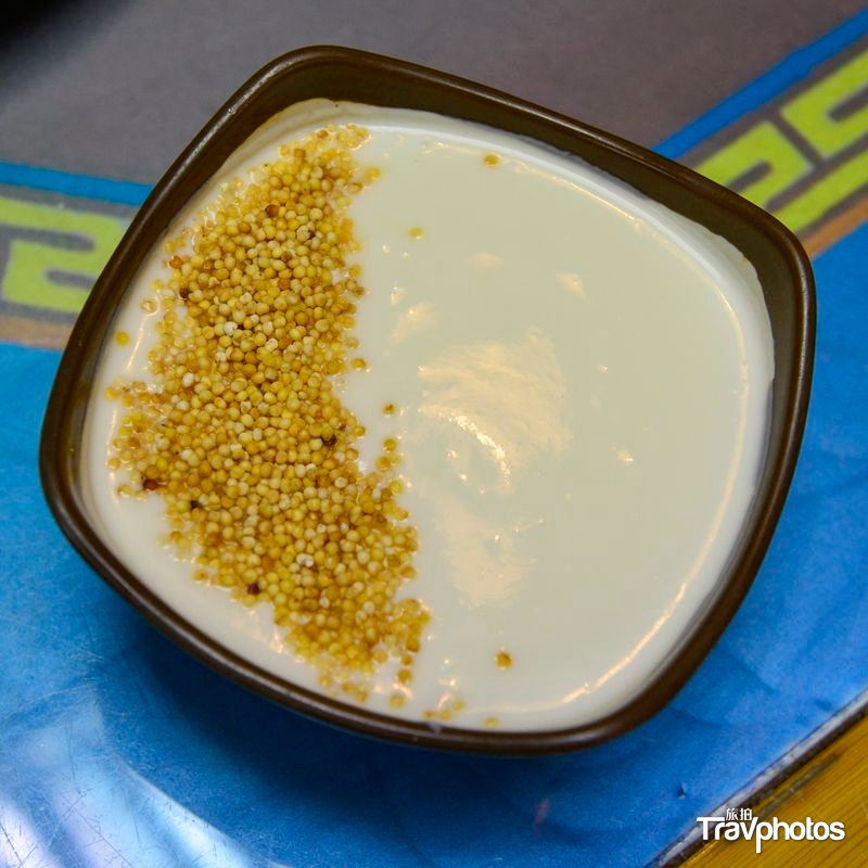 hk_c_E159967 任中豪 格日勒阿媽奶茶館的酸奶。內蒙古呼和浩特錫令北路_800px.jpg