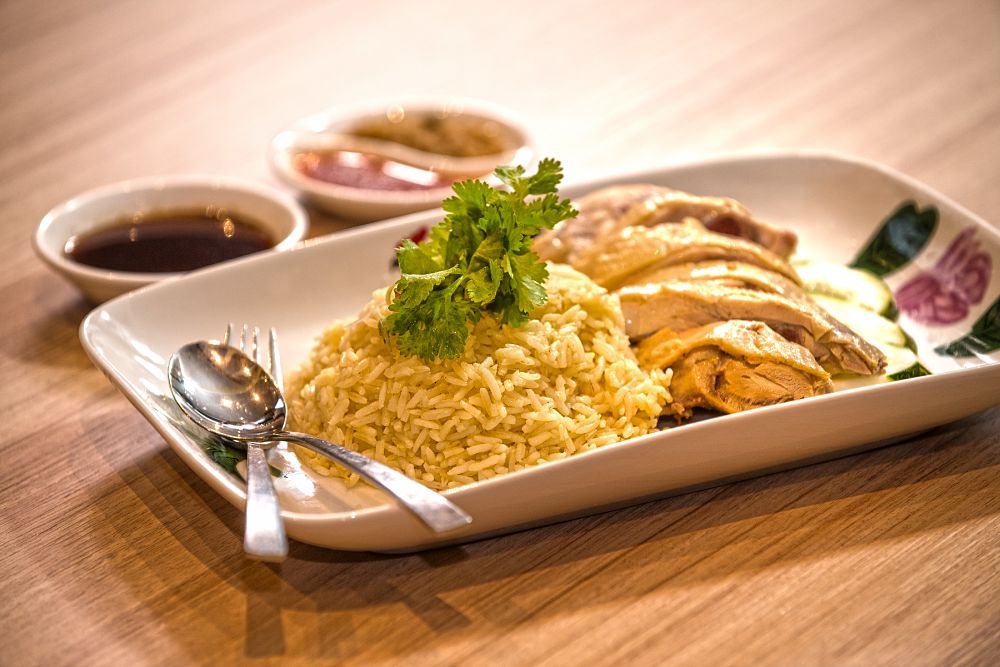 hk_c_在臺灣也經常看見的海南雞飯，可說是馬來西亞華人「滷肉飯」等級的國民美食.jpg