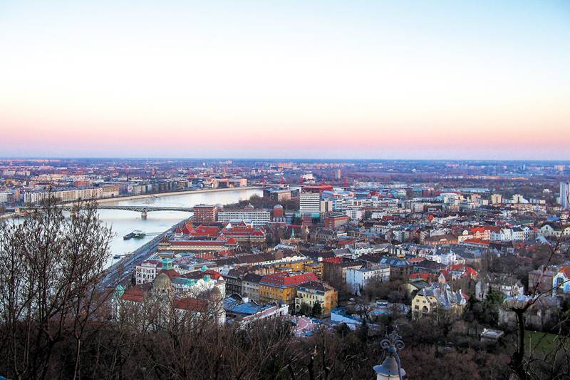 hk_c_21 從蓋勒山丘俯瞰布達佩斯.jpg
