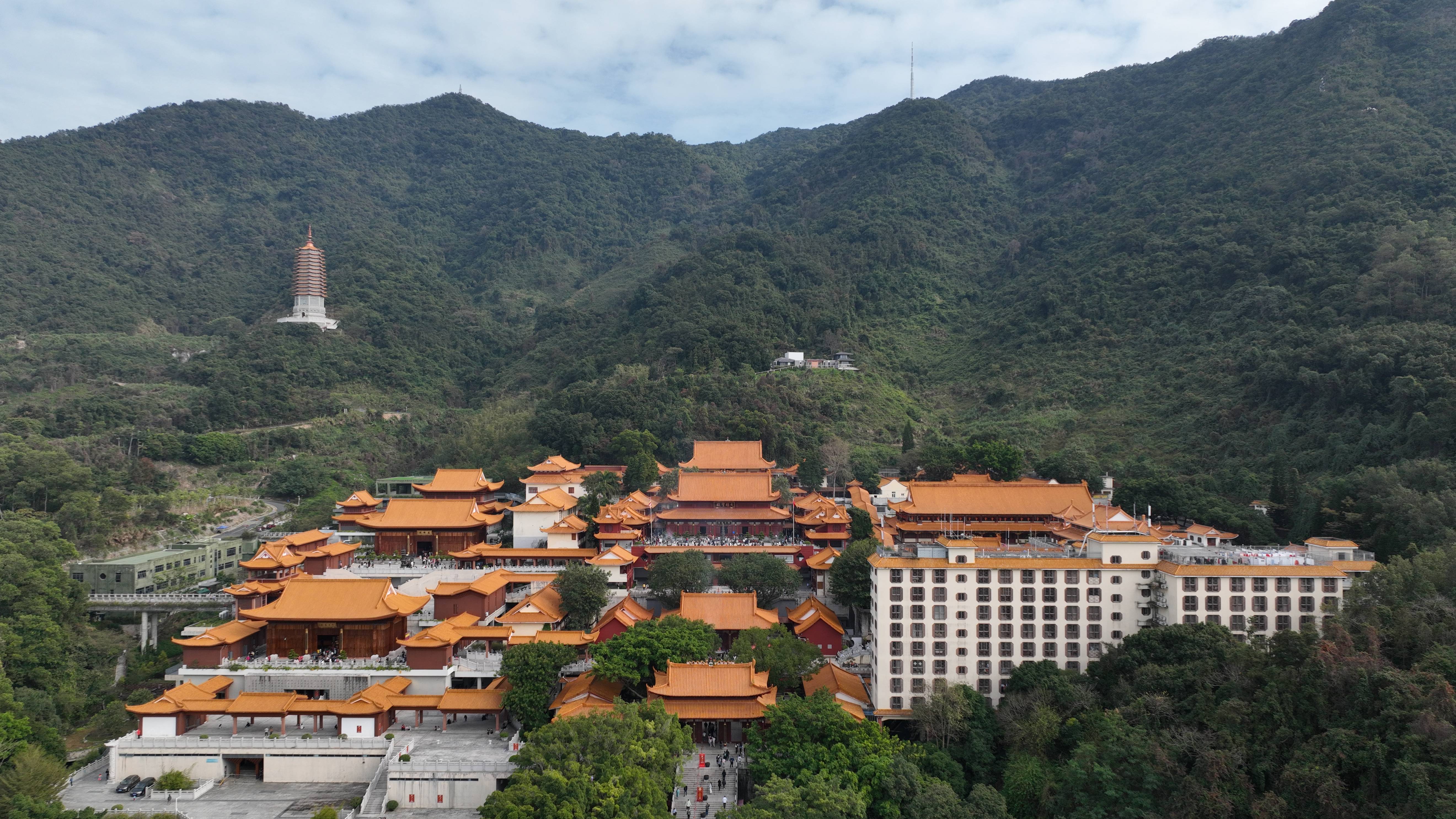 【搭地铁 拍深圳】弘法寺,植物园中的寺庙,香火旺盛