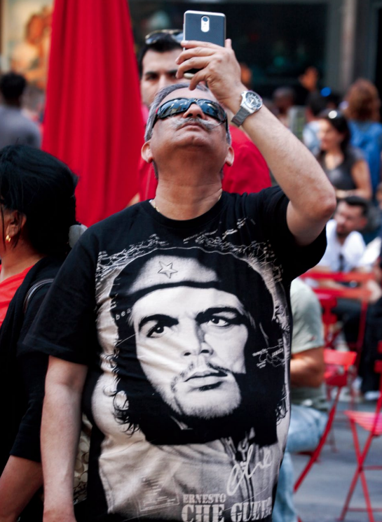 hk_c_你在拍風景，別人在拍你 石寶琇.png