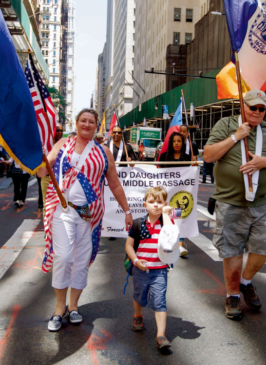 hk_c_跟着姥姥去遊行 陸中秋.png