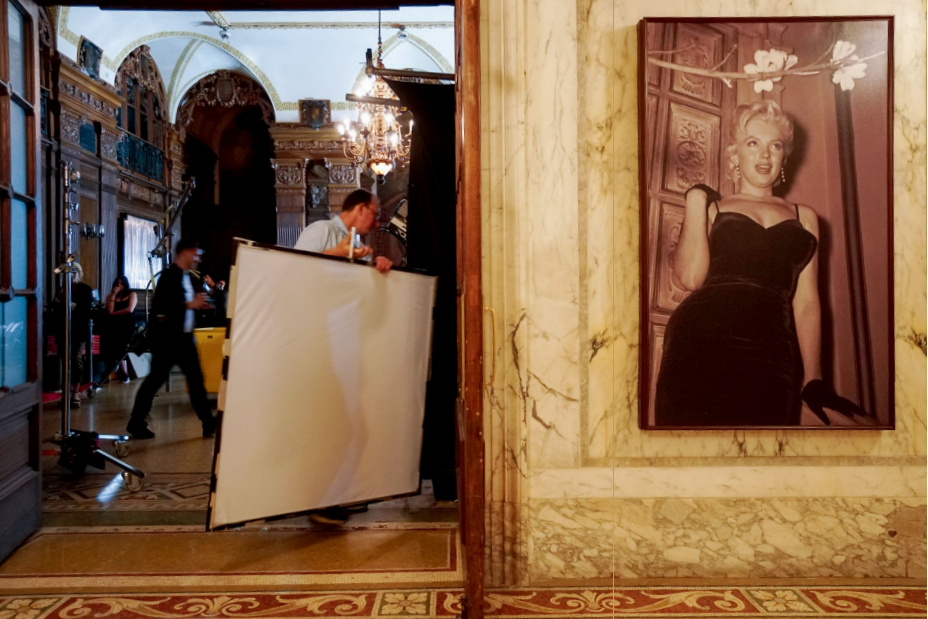 hk_c_活動的光鮮離不開台後的佈置 姜建.png