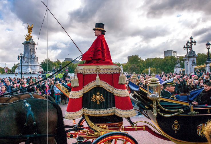 hk_c_在皇家與國家的重大禮節場合，英國皇室還是會選擇用馬車出行 陳暉.png