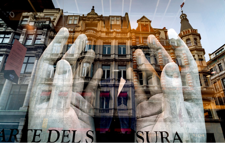 hk_c_觸不到的建築 劉偉雄.png