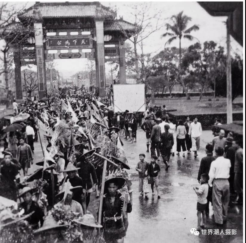 hk_c_1949年11月25日慶祝汕頭解放的遊行隊伍.jpg