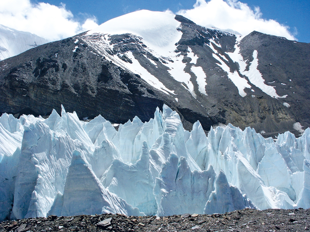 hk_c_絨布冰川 Jagged ice pinnacles on the East Rongbuk Glacier flickr Mark Horrell.jpg